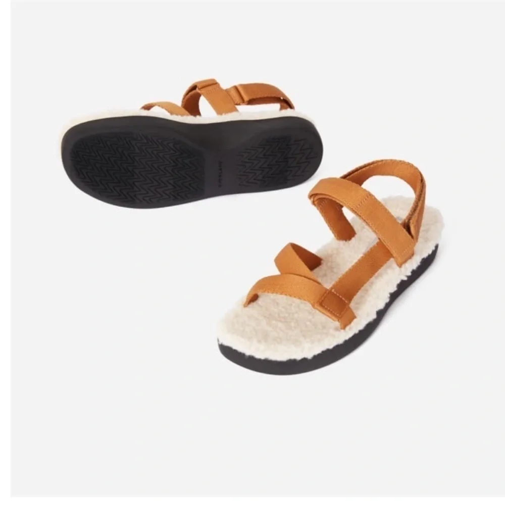 EVERLANE The Renew Teddy Sherpa Faux Fur Sport Sandals in Brown Sugar